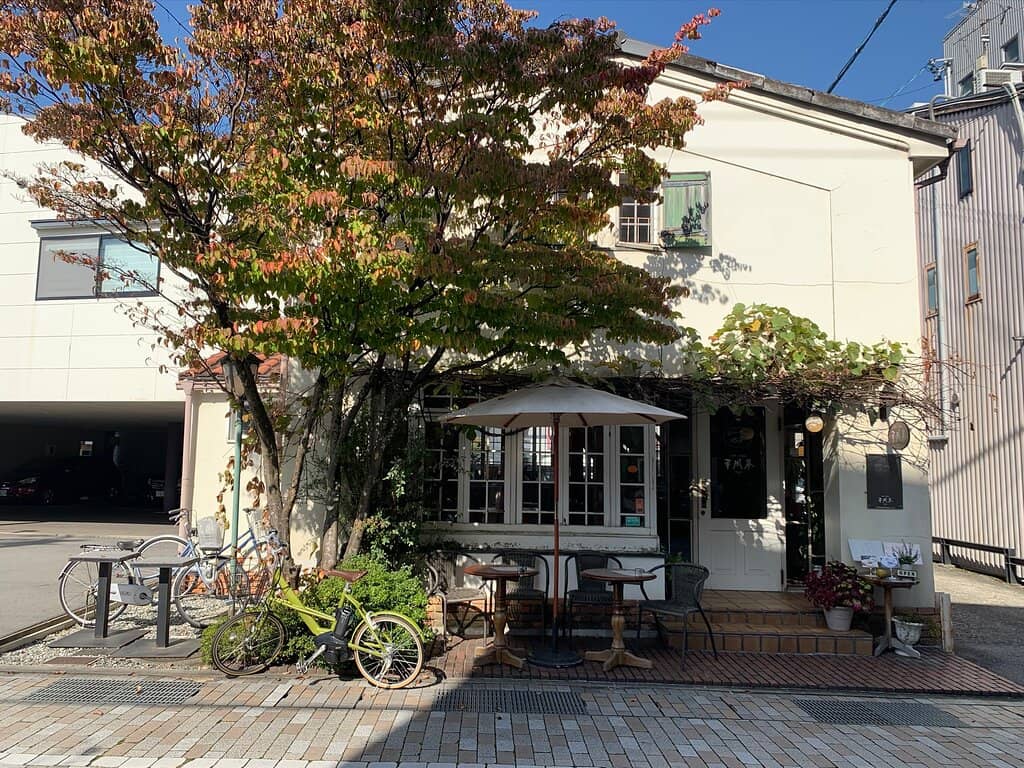 Panoramic Mountain Views