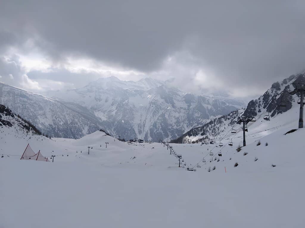 Panoramic Mountain Views