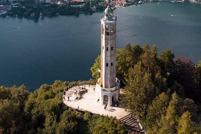 Faro Voltiano (Volta Lighthouse)