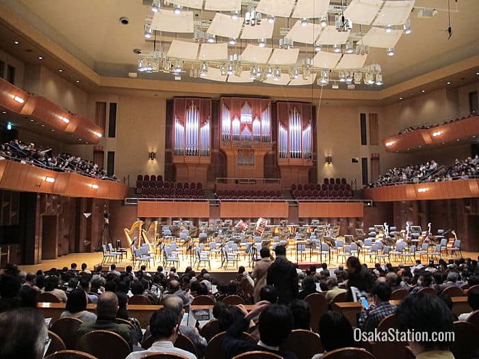 Pre-Performance Ambiance