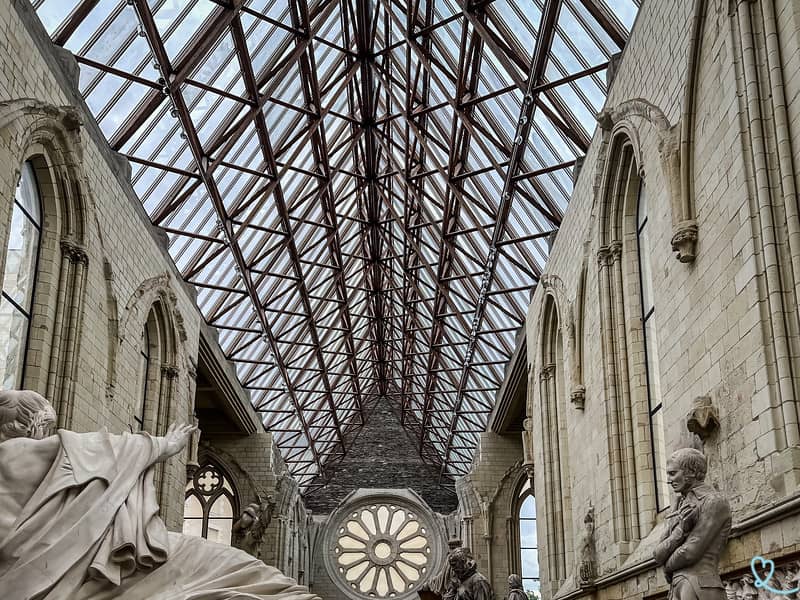 Toussaint Abbey Architecture