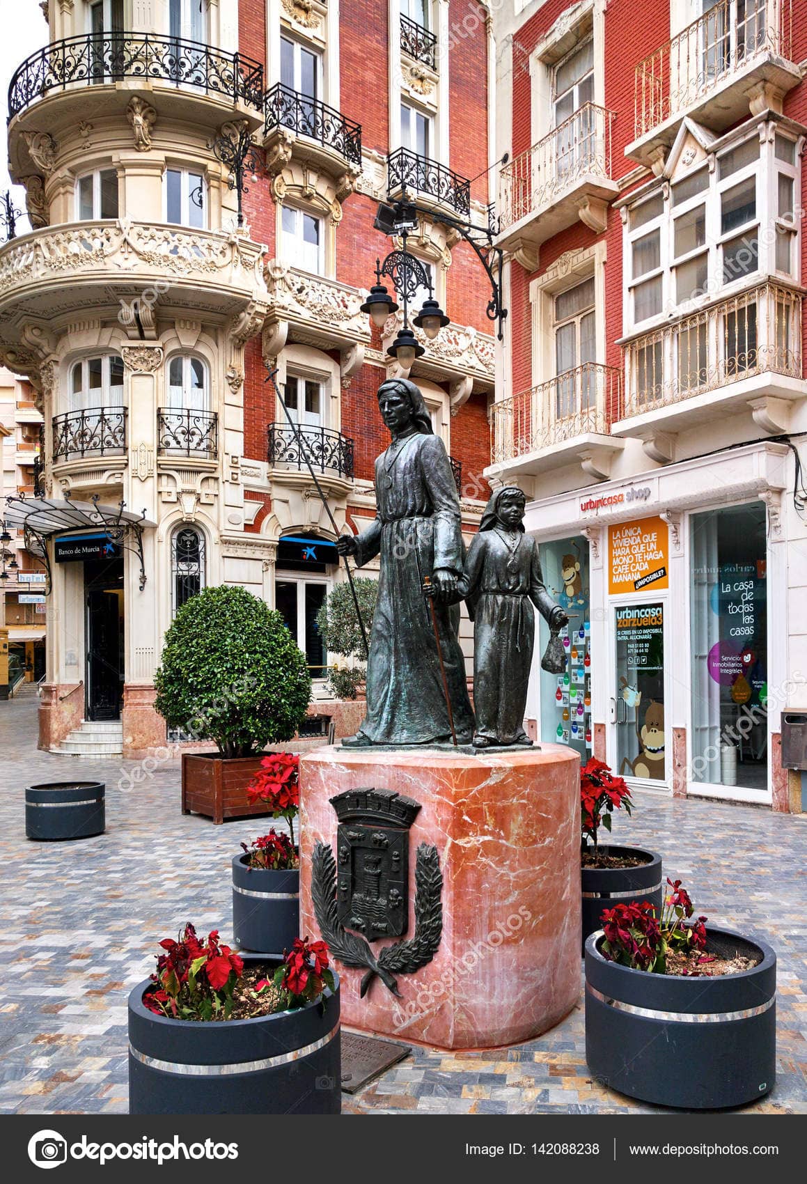 Surrounding Sculptures & Restaurants