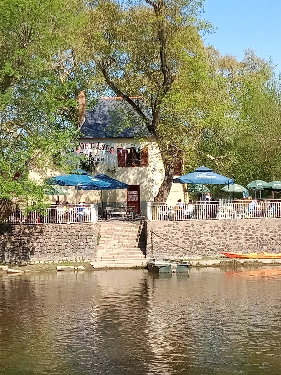 Riverside Café