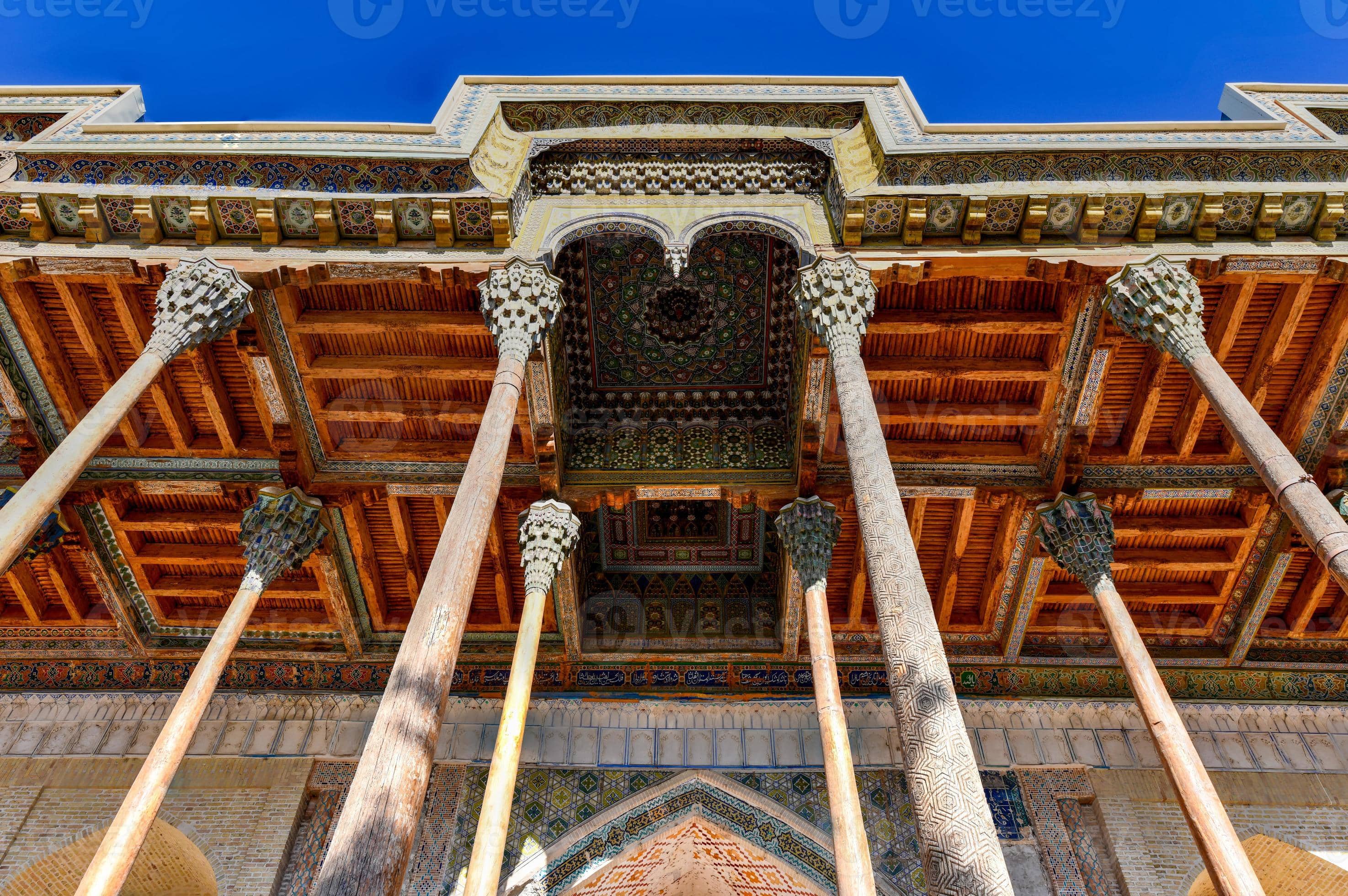Bolo Hauz Mosque