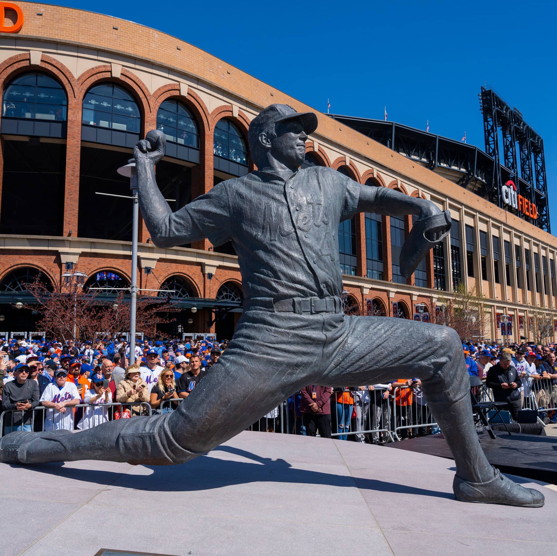 Apple and Seaver Statues