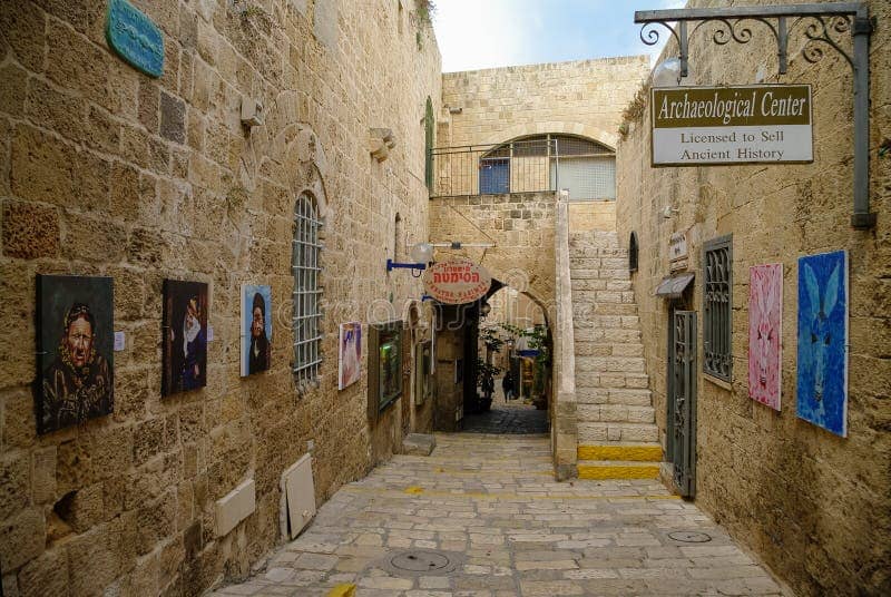 Art Galleries & Boutiques