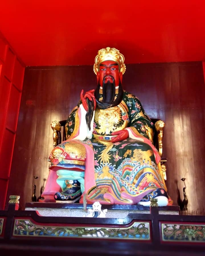 Quan De Statue