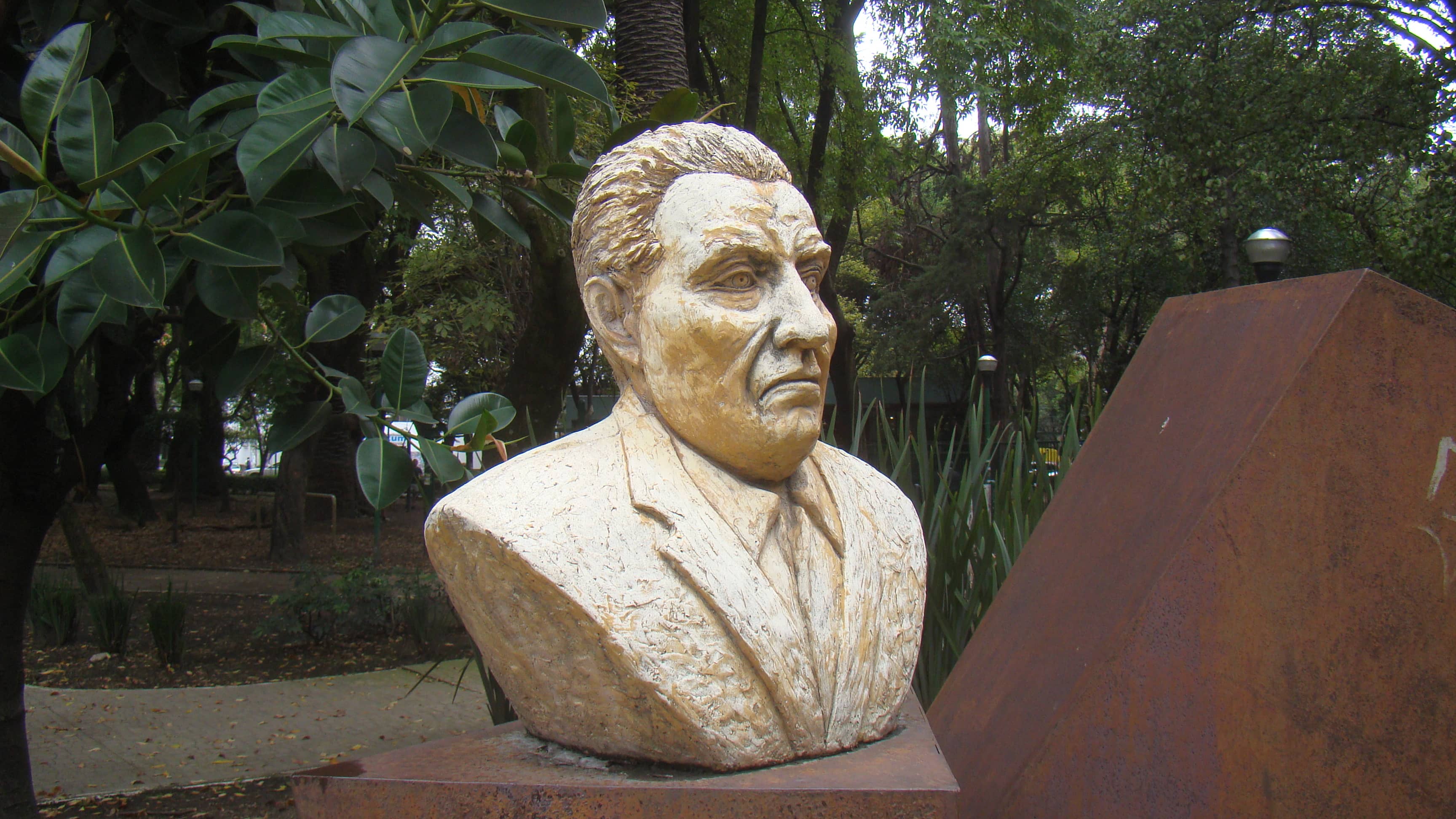 Artistic Sculptures