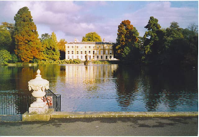 Proximity to Kew Gardens