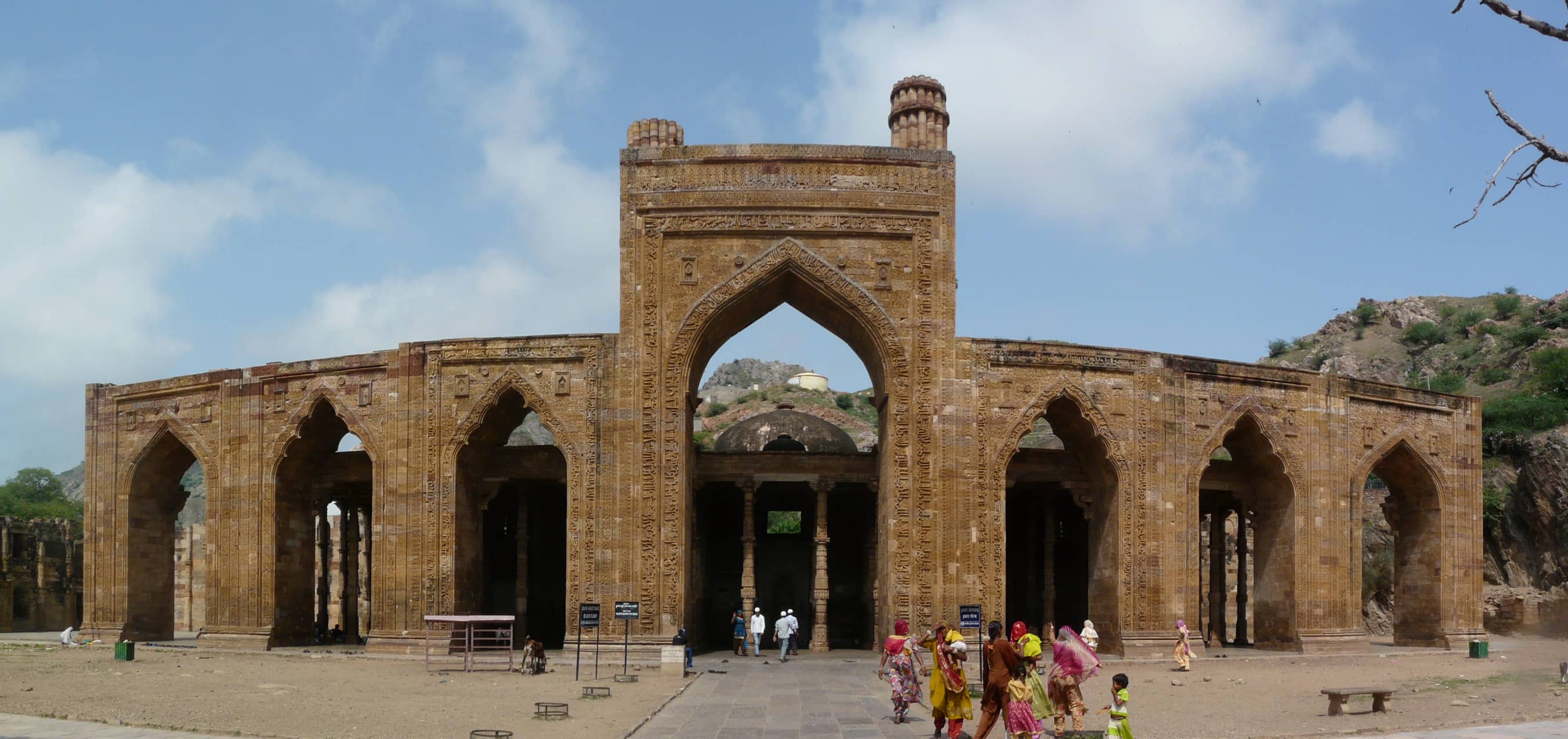 Grand Arch Screen
