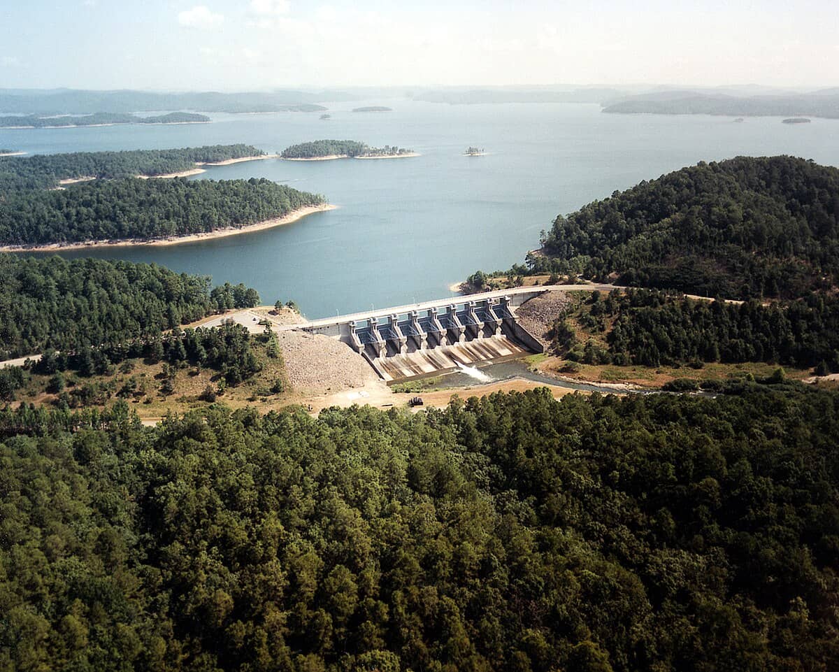 Broken Bow Lake