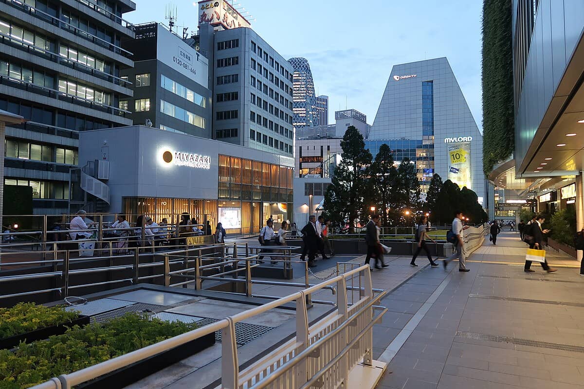 Shopping & Dining Hub