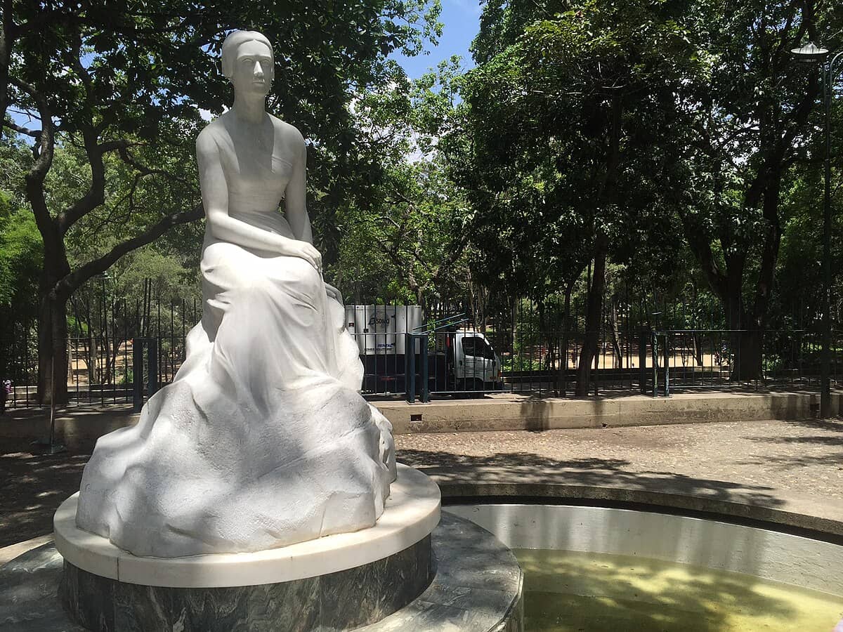Statue of Teresa de la Parra