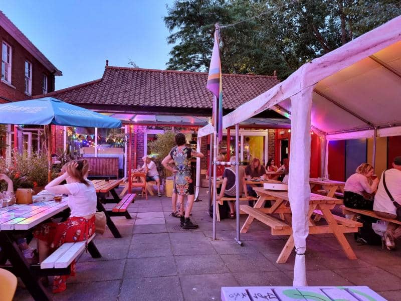 Lively Bar & Beer Garden