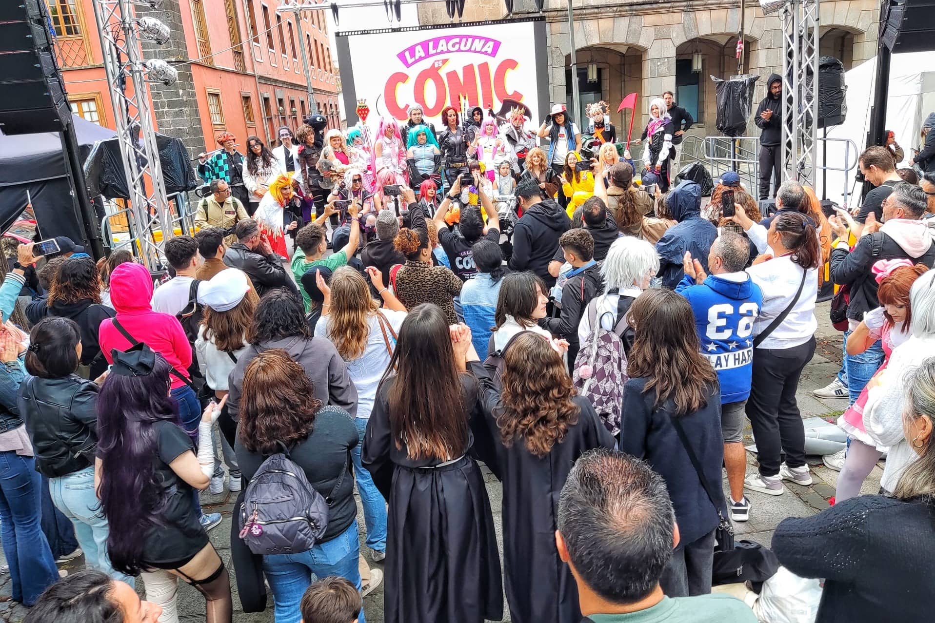 Live Performances & Cosplay