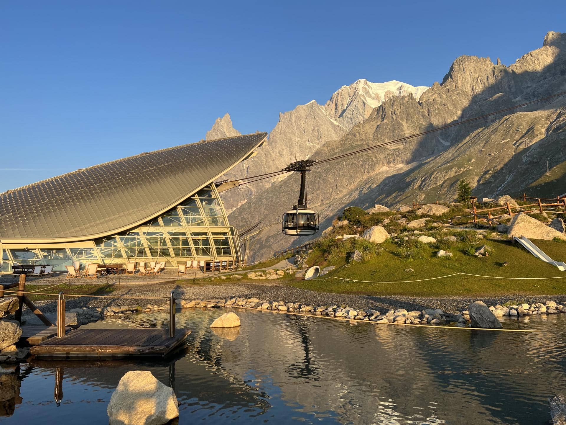 Pavillon - The Mountain