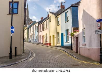 Cobbled Streets & Colourful Houses