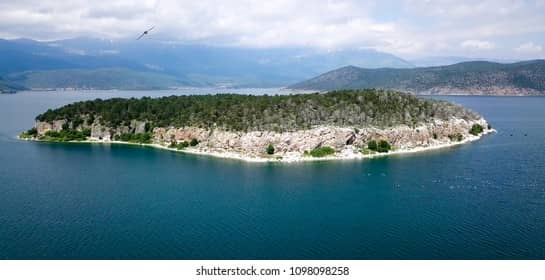 Panoramic Lake Views