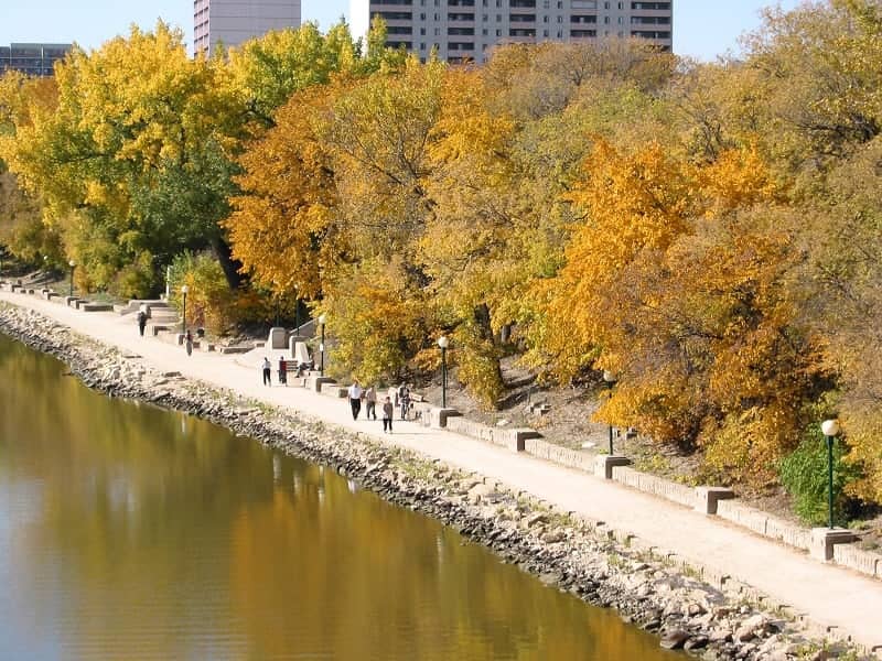 Riverside Views & Pathways