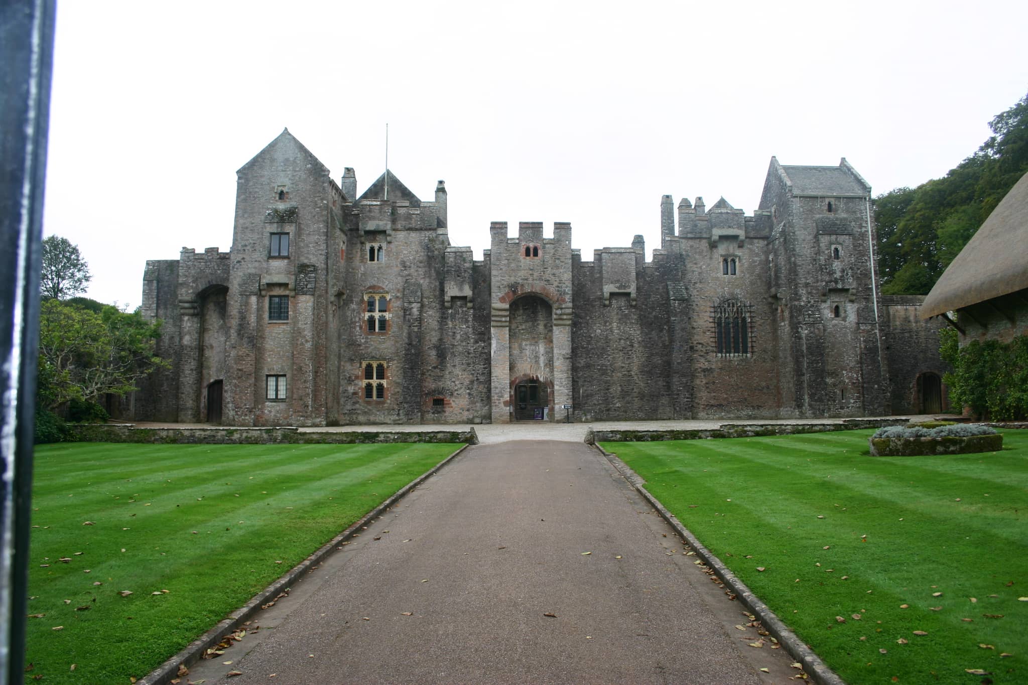 Compoton Castle Compton Castle (2026) – Best of TikTok, Instagram & Reddit Travel Guide
